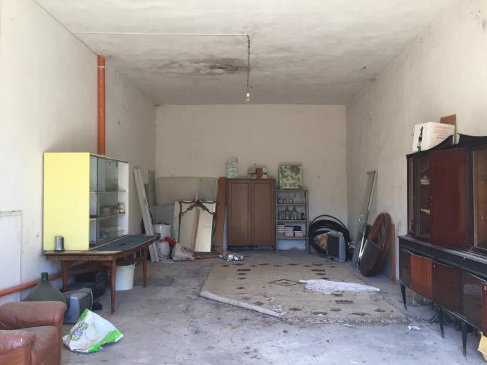 Image No.25-2 Bed Farmhouse for sale