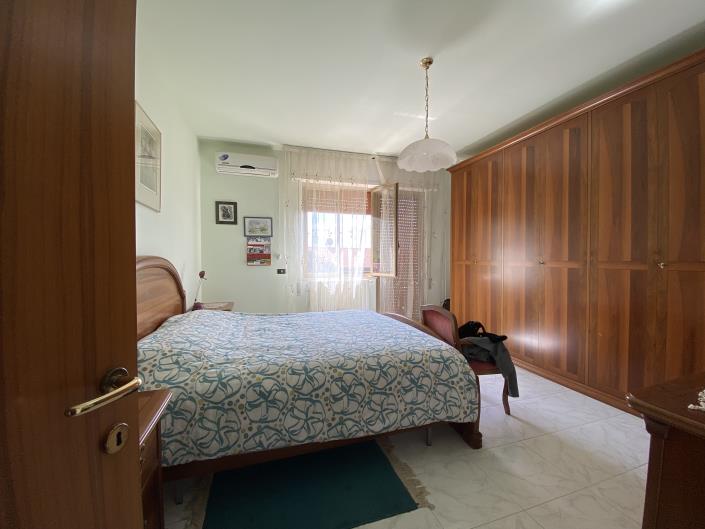 Image No.12-5 Bed Villa / Detached for sale