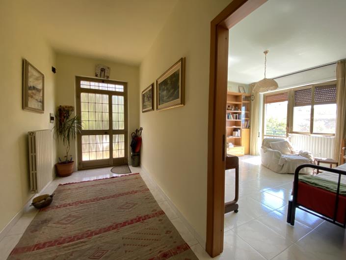 Image No.11-5 Bed Villa / Detached for sale