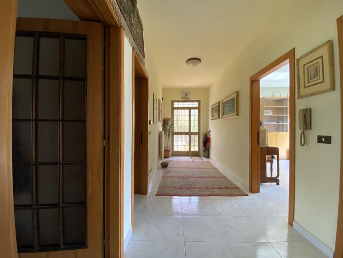 Image No.9-5 Bed Villa / Detached for sale