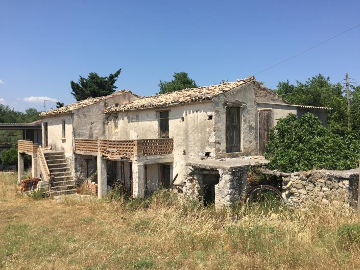 Image No.12-3 Bed Farmhouse for sale