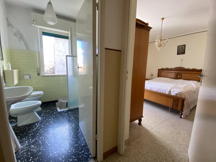 Image No.9-2 Bed House for sale