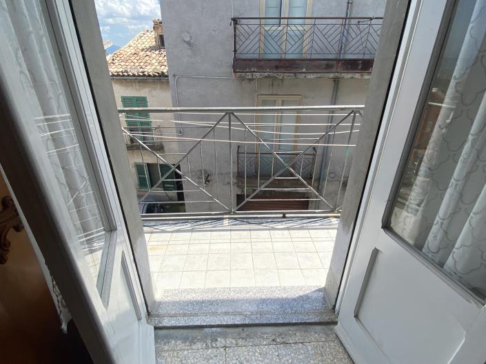 Image No.13-2 Bed House for sale