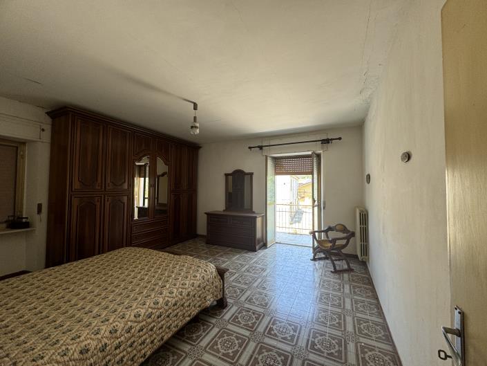 Image No.18-4 Bed House for sale