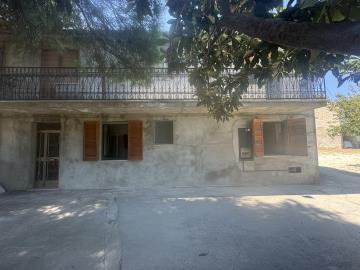 1 - Roccascalegna, House