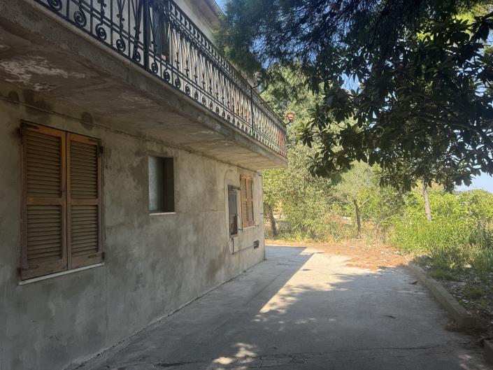 Image No.3-4 Bed House for sale