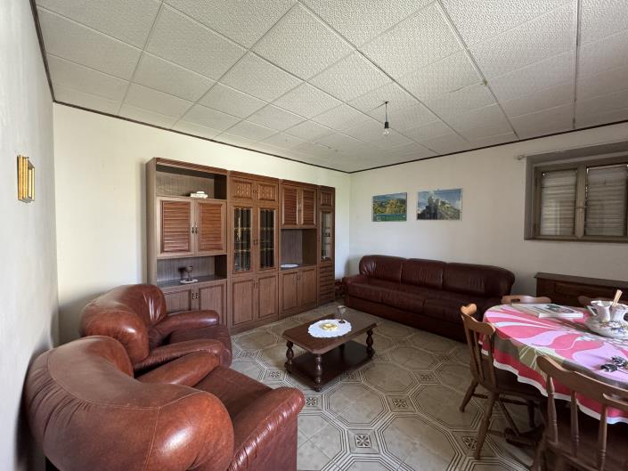 Image No.12-4 Bed House for sale