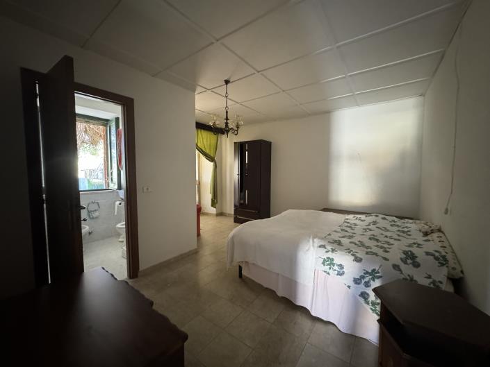 Image No.17-4 Bed House for sale