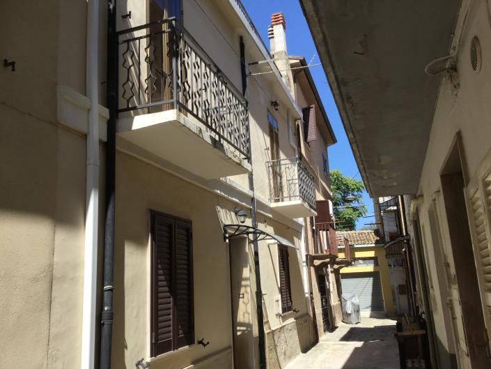 Image No.40-3 Bed Townhouse for sale