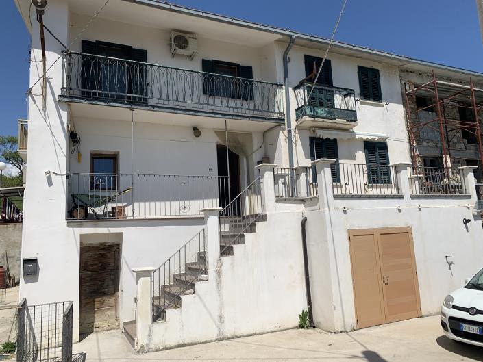 Image No.15-4 Bed Country Property for sale