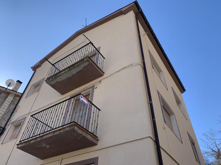 Image No.2-4 Bed Townhouse for sale