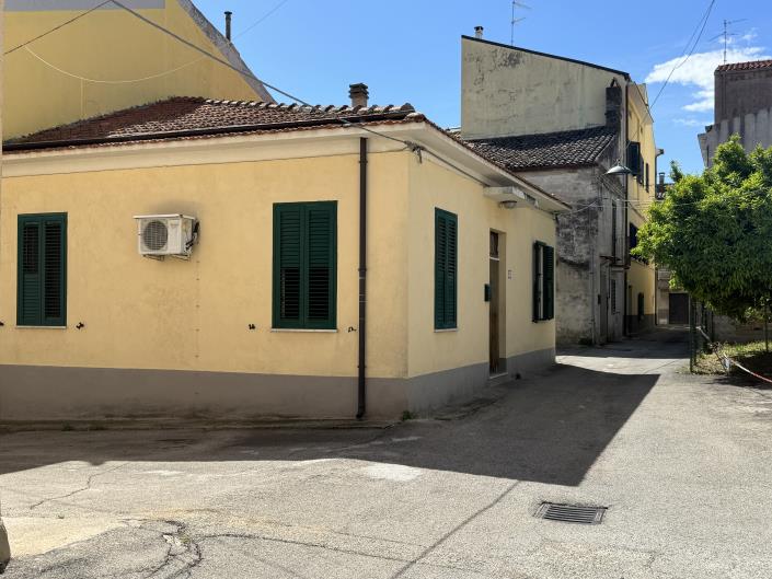 Image No.27-1 Bed Townhouse for sale