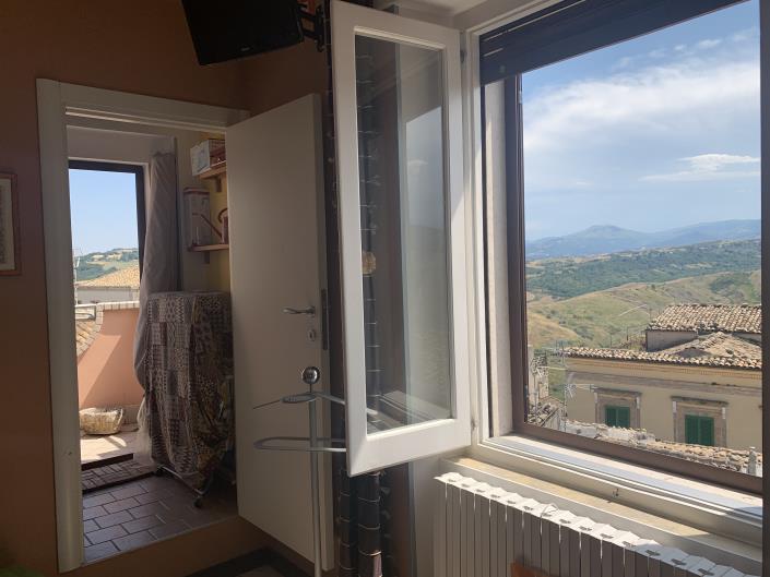 Image No.33-2 Bed Townhouse for sale