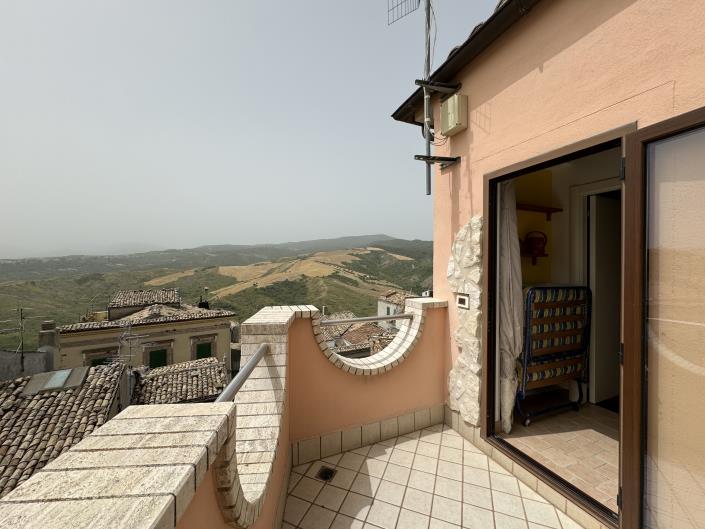 Image No.2-2 Bed Townhouse for sale