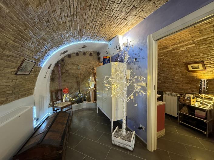 Image No.11-2 Bed Townhouse for sale