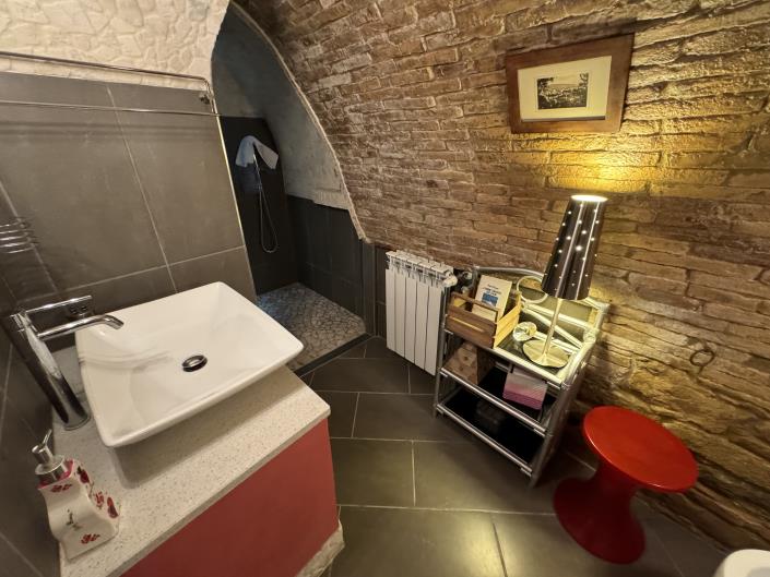 Image No.27-2 Bed Townhouse for sale