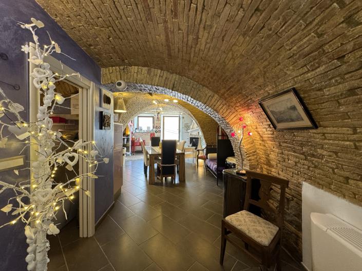 Image No.9-2 Bed Townhouse for sale