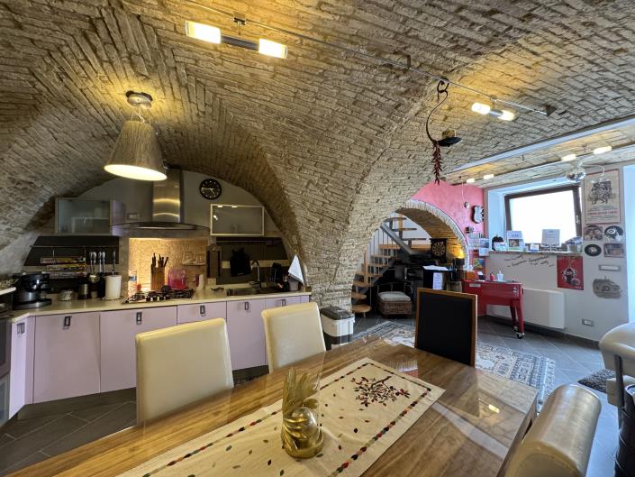 Image No.6-2 Bed Townhouse for sale