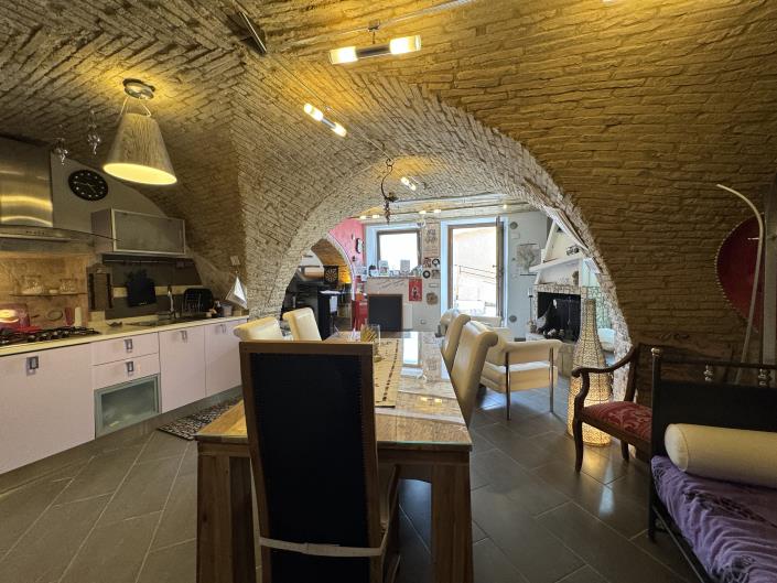 Image No.7-2 Bed Townhouse for sale