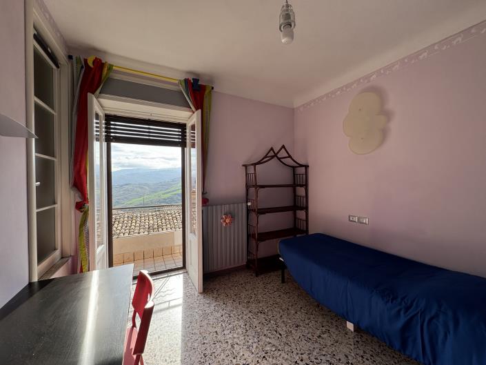 Image No.18-2 Bed Townhouse for sale