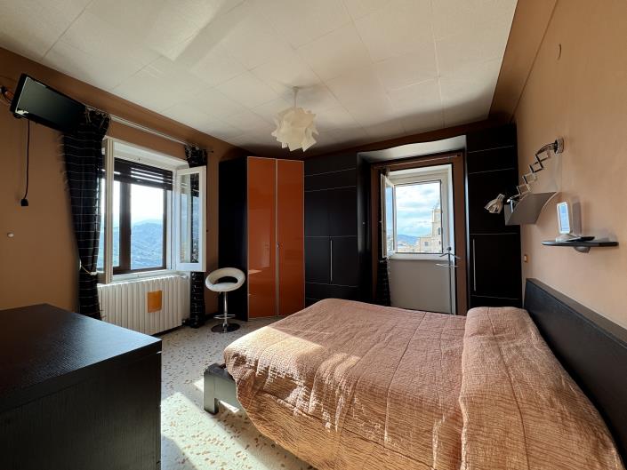 Image No.20-2 Bed Townhouse for sale