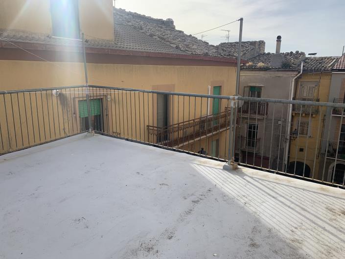 Image No.33-2 Bed Townhouse for sale