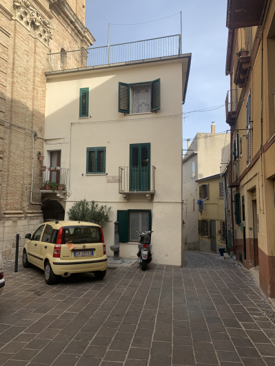 Image No.37-2 Bed Townhouse for sale