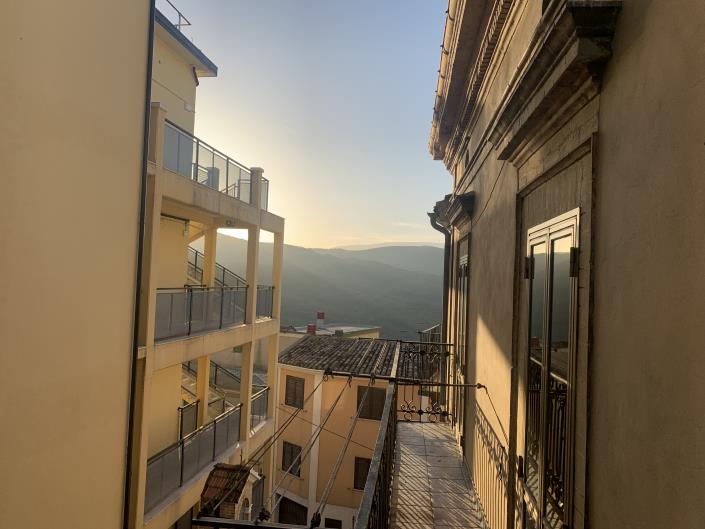 Image No.26-4 Bed Townhouse for sale