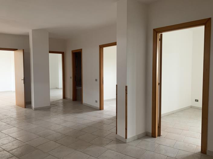 Image No.21-5 Bed Property for sale