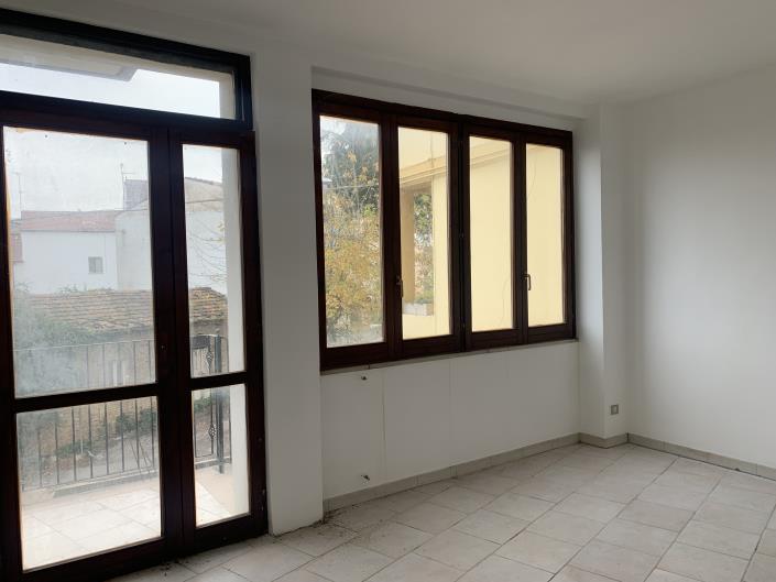 Image No.25-5 Bed Property for sale