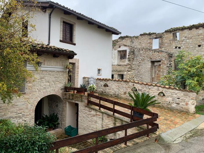 Image No.58-5 Bed Country Property for sale