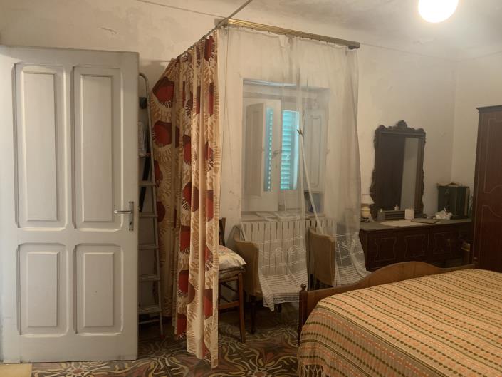 Image No.20-4 Bed Townhouse for sale