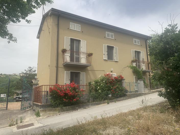 Image No.56-3 Bed Country Property for sale