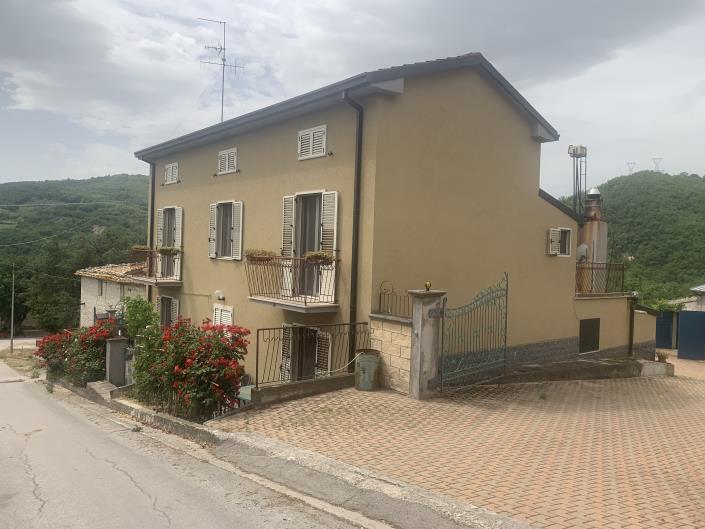 Image No.2-3 Bed Country Property for sale