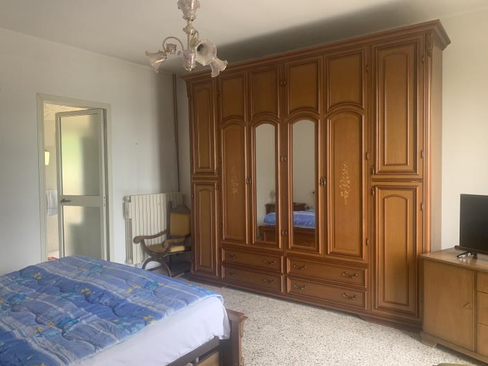 Image No.18-3 Bed Country Property for sale