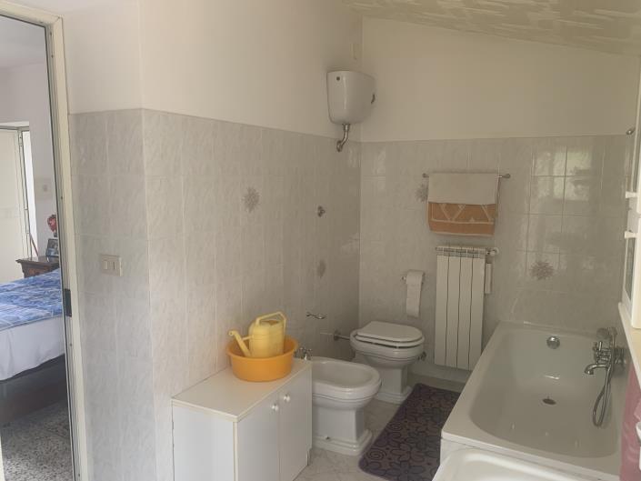 Image No.20-3 Bed Country Property for sale