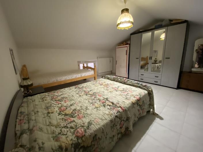 Image No.39-3 Bed Country Property for sale