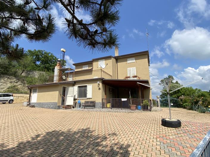 Image No.46-3 Bed Country Property for sale