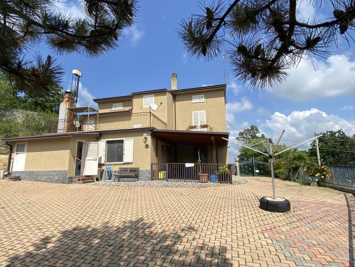 Image No.50-3 Bed Country Property for sale