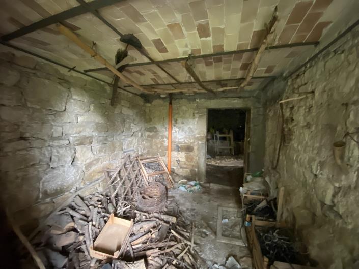 Image No.28-3 Bed Country Property for sale