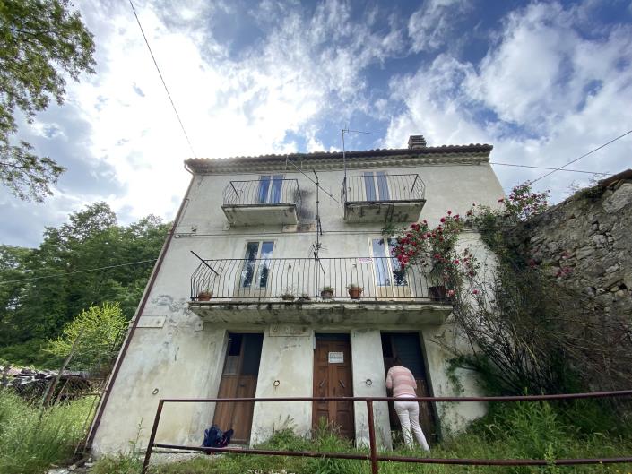 Image No.42-3 Bed Country Property for sale