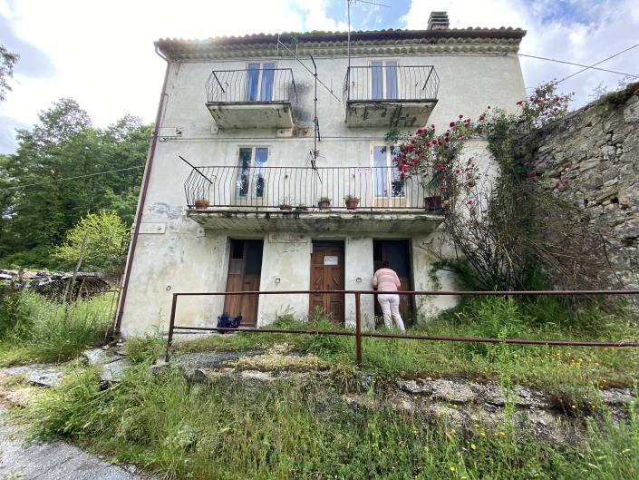 Image No.1-3 Bed Country Property for sale