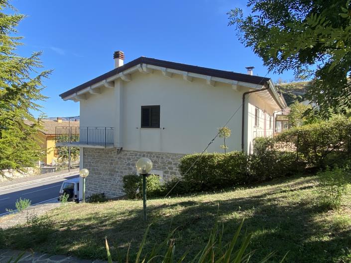 Image No.1-2 Bed House for sale
