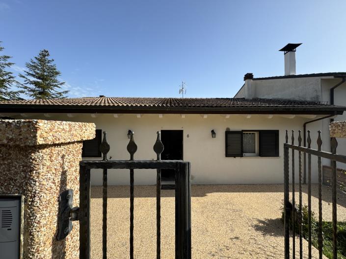 Image No.48-2 Bed House for sale