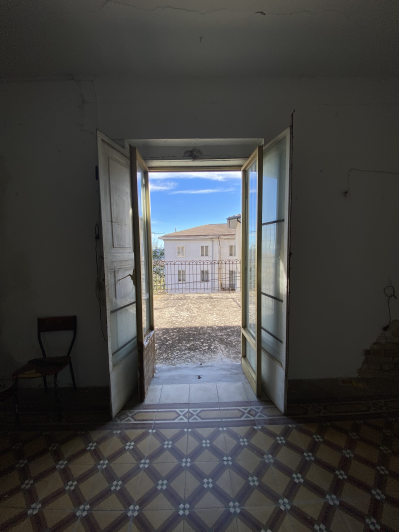 Image No.14-3 Bed Townhouse for sale