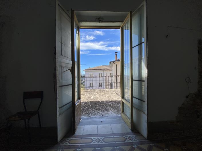 Image No.23-3 Bed Townhouse for sale