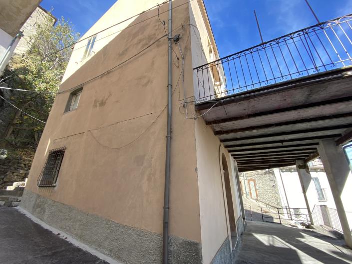 Image No.37-3 Bed Townhouse for sale