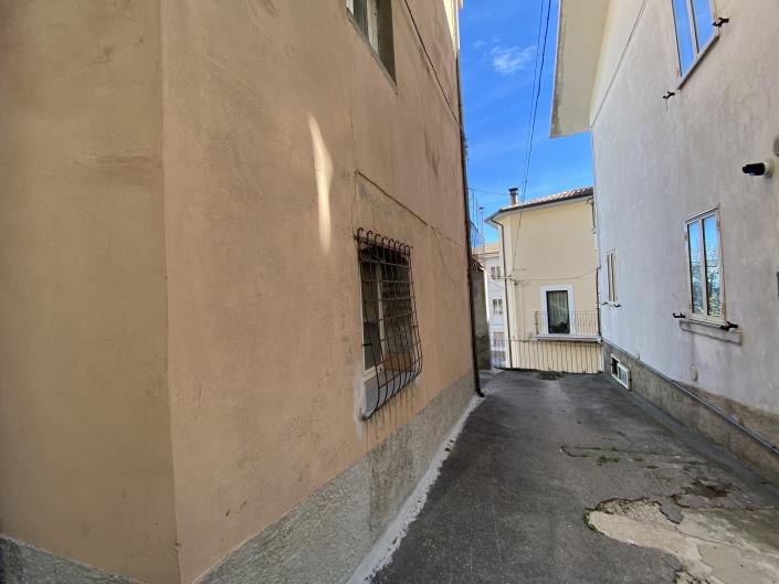 Image No.39-3 Bed Townhouse for sale