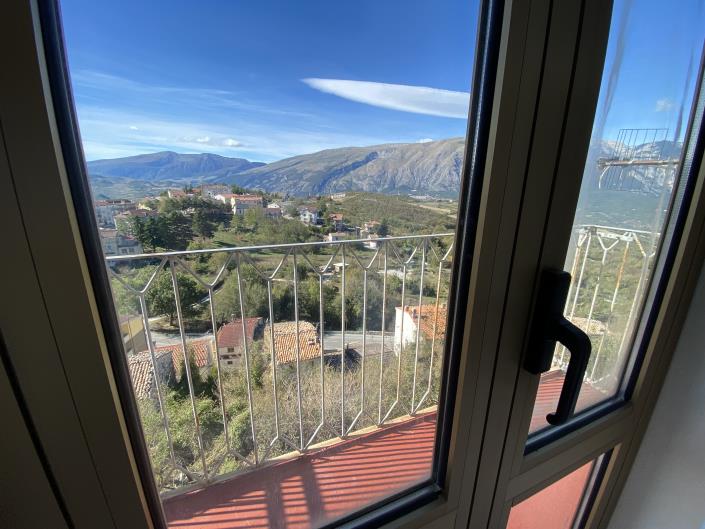 Image No.10-3 Bed Townhouse for sale