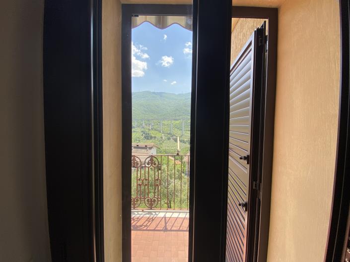 Image No.12-4 Bed Townhouse for sale